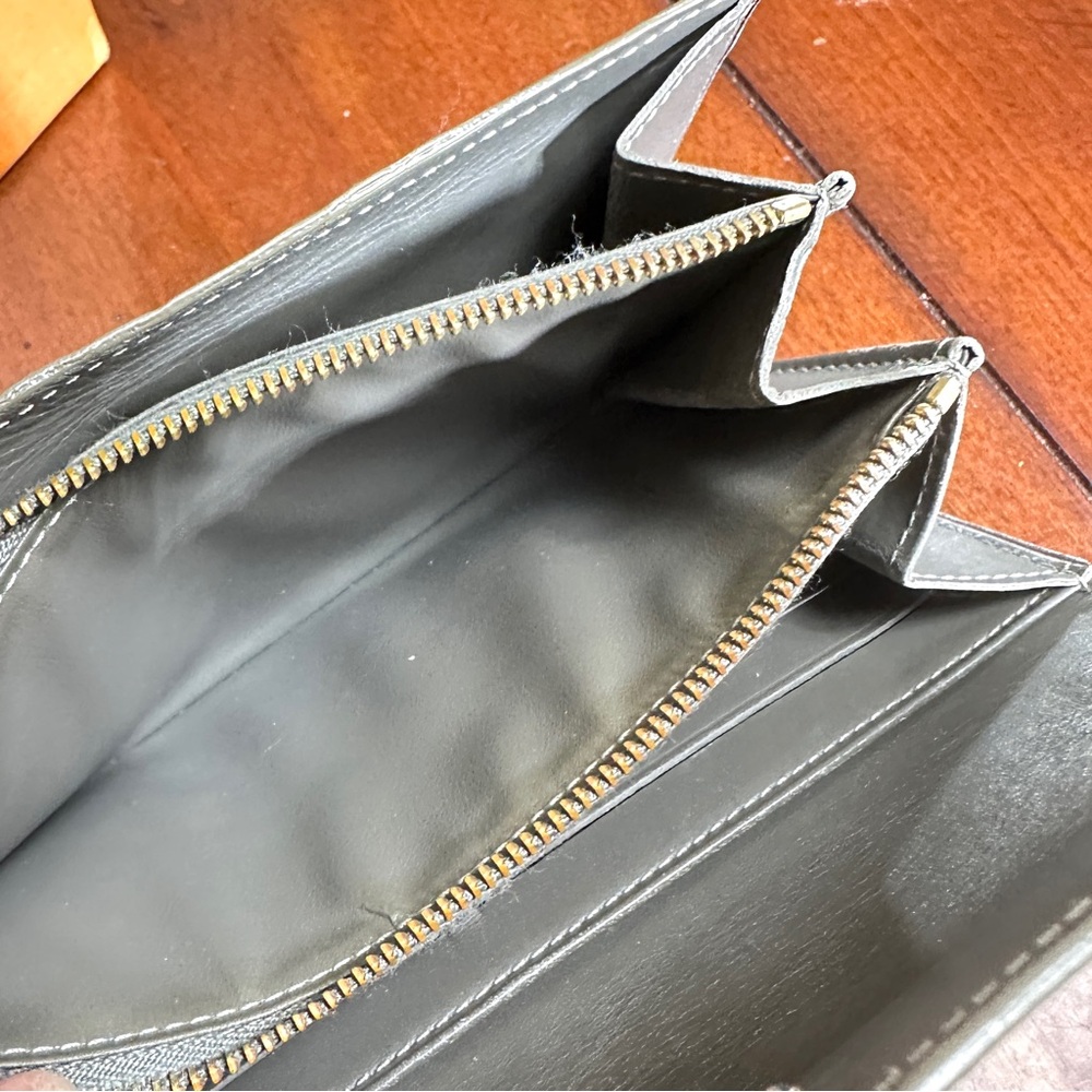 AUTHENTIC Louis Vuitton wallet. Green. - Picture 7 of 16